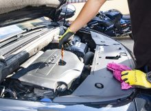 There are advantages and disadvantages to buying an extended auto warranty.